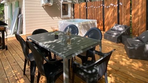 Salon de jardin sur grande terrasse